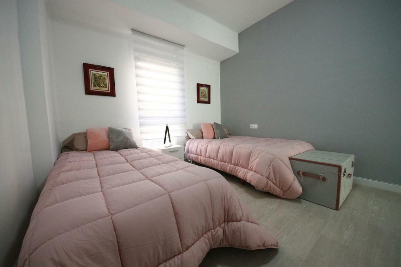 Ivam Esquife Apartment Valencia Exterior photo